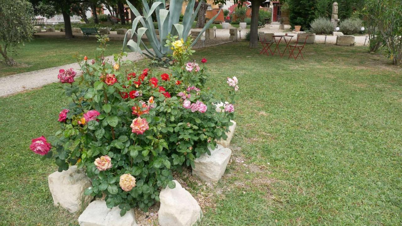Mas Maurane - Le Bougainvillier Aux Portes D'Arles Apartment Tarascon Ngoại thất bức ảnh