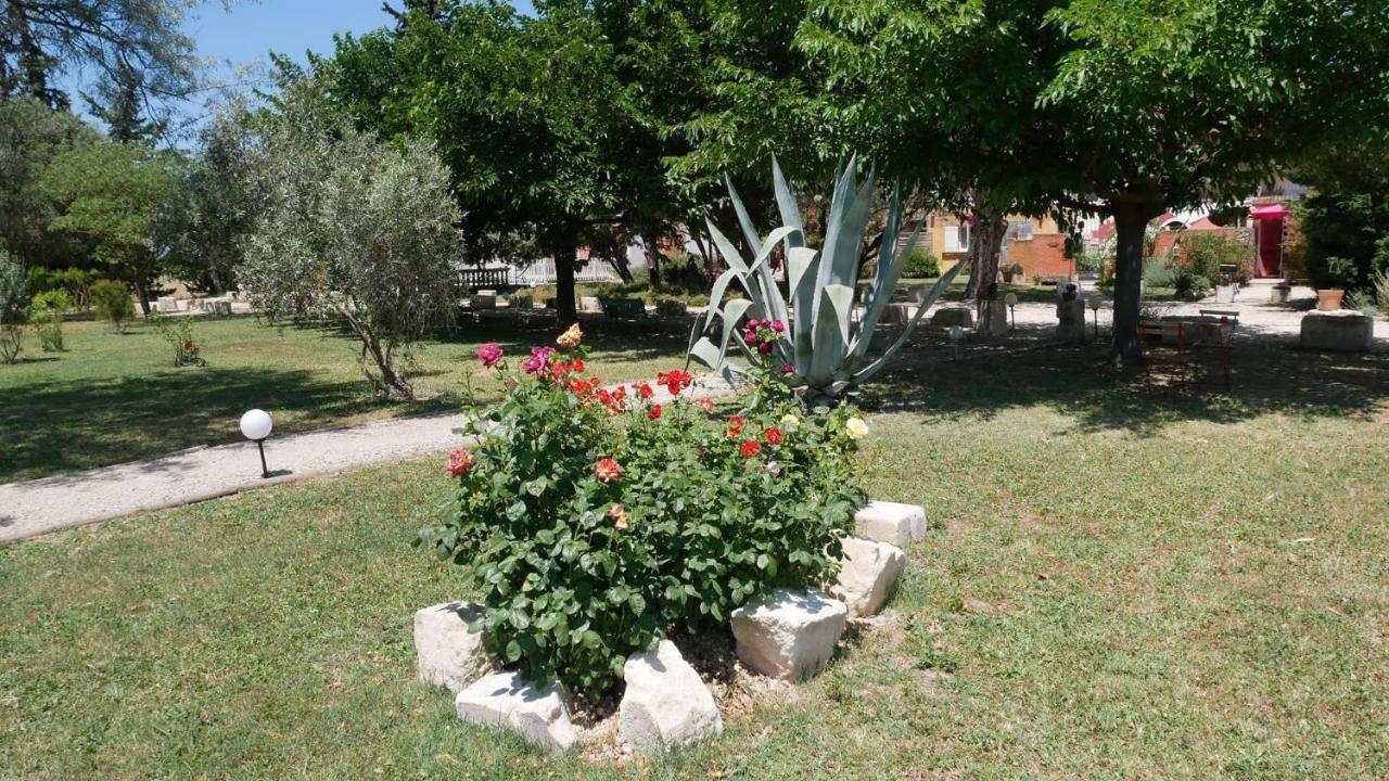 Mas Maurane - Le Bougainvillier Aux Portes D'Arles Apartment Tarascon Ngoại thất bức ảnh